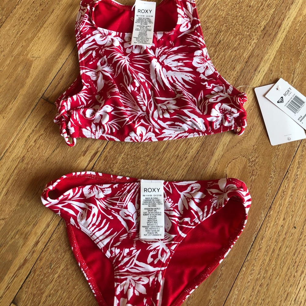 Brand new Roxy swimsuit!! Super cute